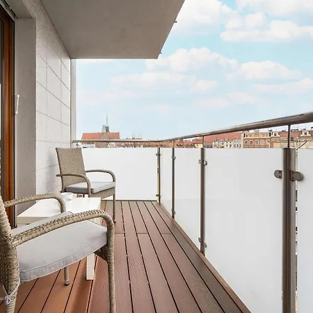 Nowoczesny Blisko Rzeki We Wroclawiu Z Biurkiem I Parkingiem By Renters Wrocław