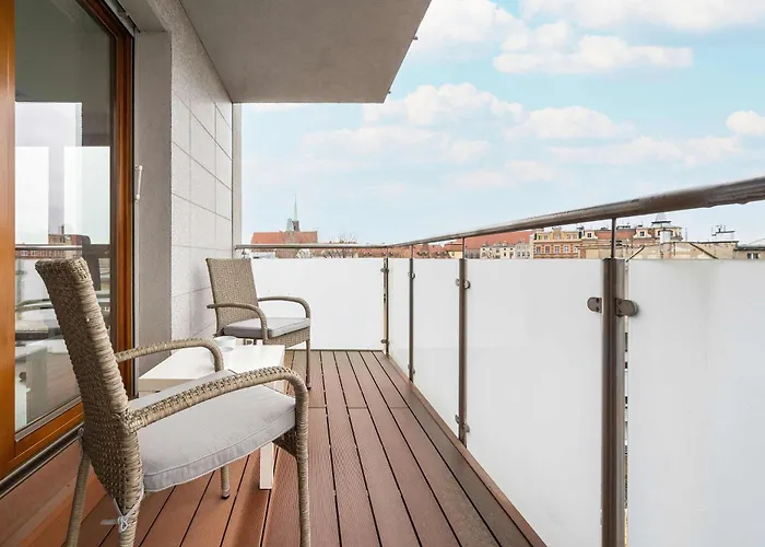 Nowoczesny Blisko Rzeki We Wroclawiu Z Biurkiem I Parkingiem By Renters Wroclaw