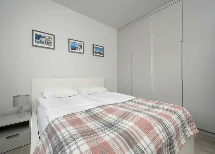 Daire Nowoczesny Blisko Rzeki We Wroclawiu Z Biurkiem I Parkingiem By Renters Wroclaw